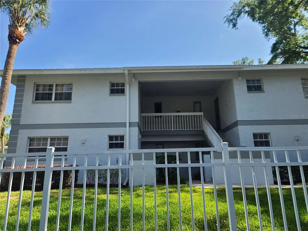 2 bed, 2.0 bath, 837 sqft, $1,100 — Photo 1