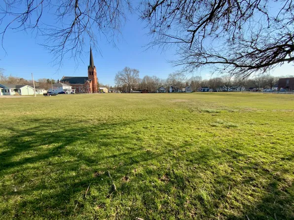 Clay St, Niles, MI 49120