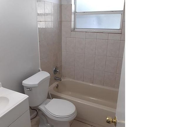 3rd image of 5652 Parke Ave