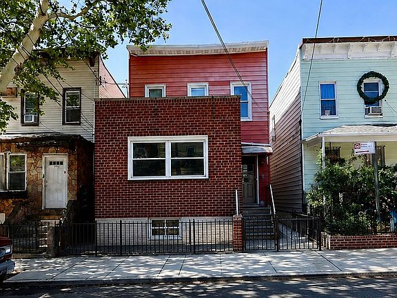 2nd image of 5722 Waldron St