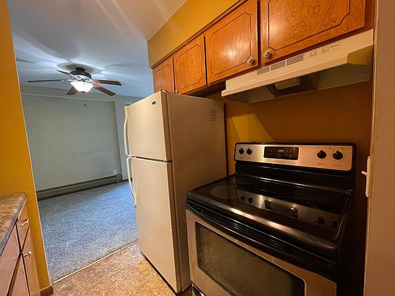 4th image of 633 Robert St S APT 204