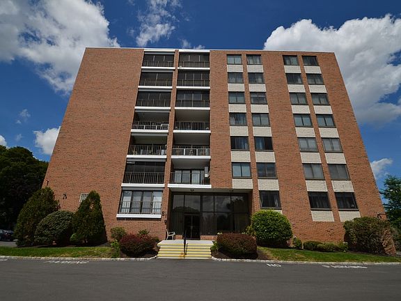 3rd image of 51 Melrose St APT 5E