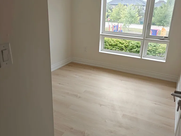 60 Lynnmore St #208 — Photo 4