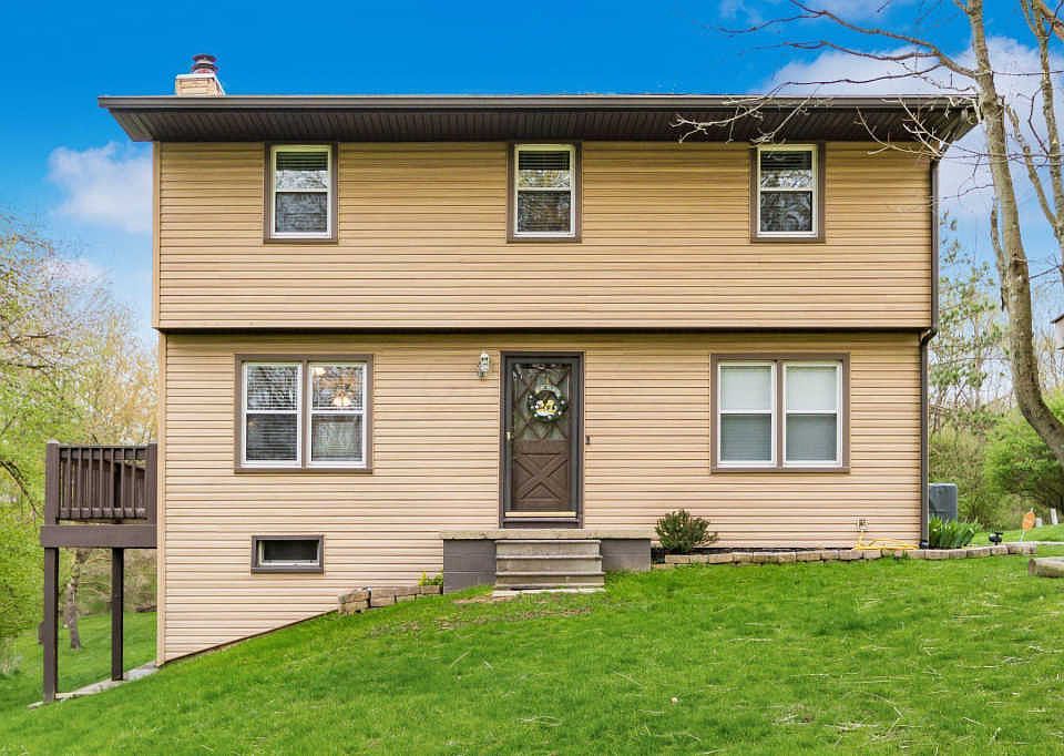 1st image of 10 Greenwood Ct