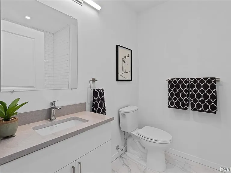 655 W Willis St #304 — Photo 20