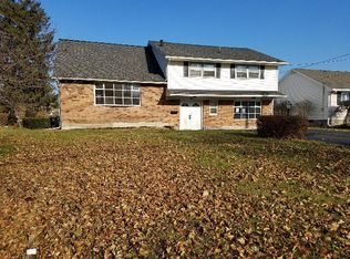 1 Crestwood Dr, Schenectady, NY 12306