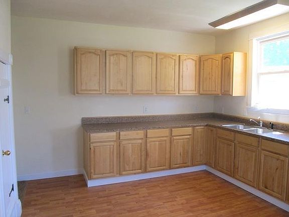 3rd image of 143 Charles St