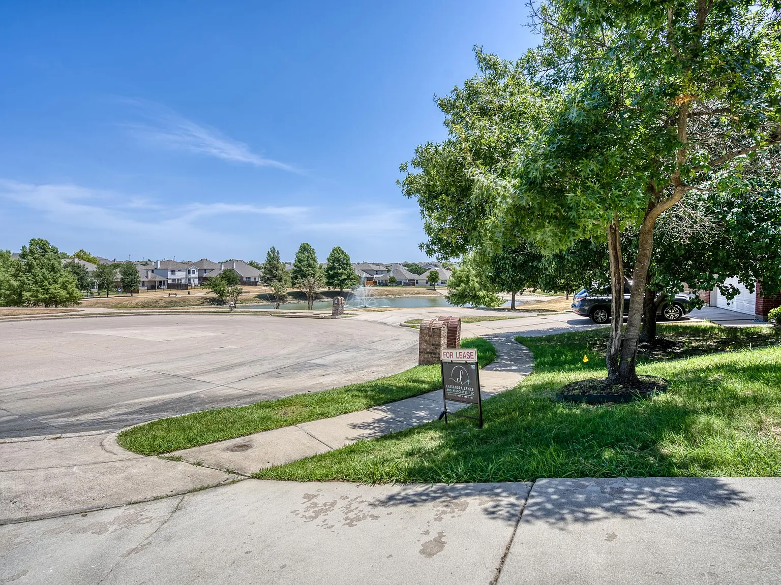 3 bed, 2368 sqft, $2,499 — Photo 3
