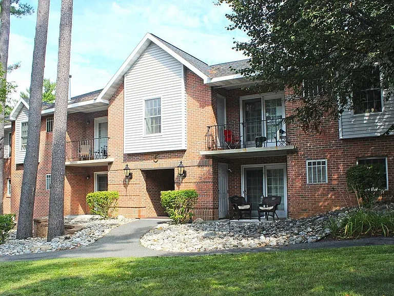 Hawthorne Gardens — Photo 24