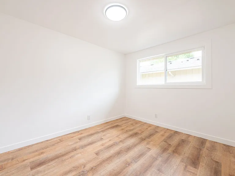 272-288 S Knott St — Photo 9