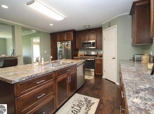 5557 E Pleasant Valley Rd, Shepherd, MI 48883