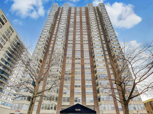 525 W Hawthorne Pl APT 206, Chicago, IL 60657