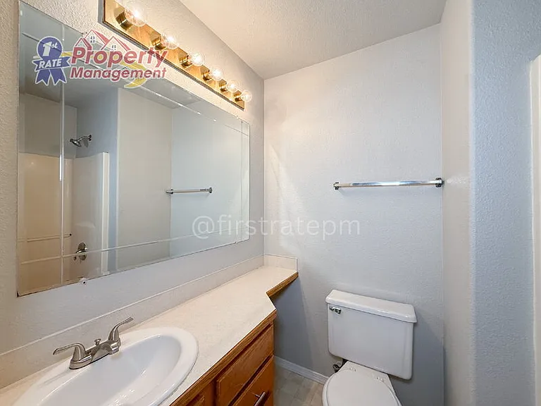 2914 W Stewart Ave #201 — Photo 12