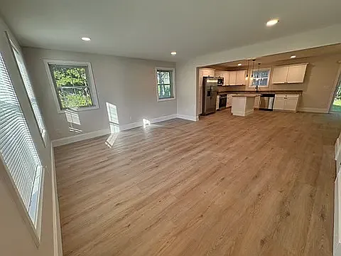 3 bed, 1950 sqft, $2,450 — Photo 3