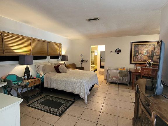 5th image of 2637 26th Ave N APT 4