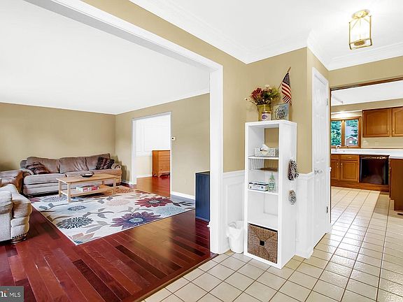 3rd image of 1223 Brighton Ln