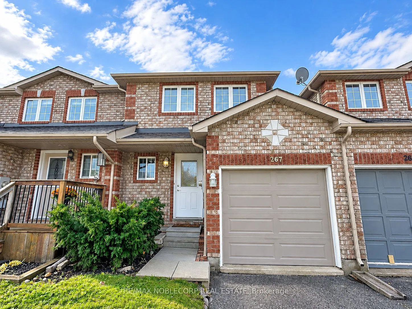 3 bed, $2,395 — Photo 1