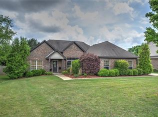 703 E Towne Lake Cir, Opelika, AL 36804