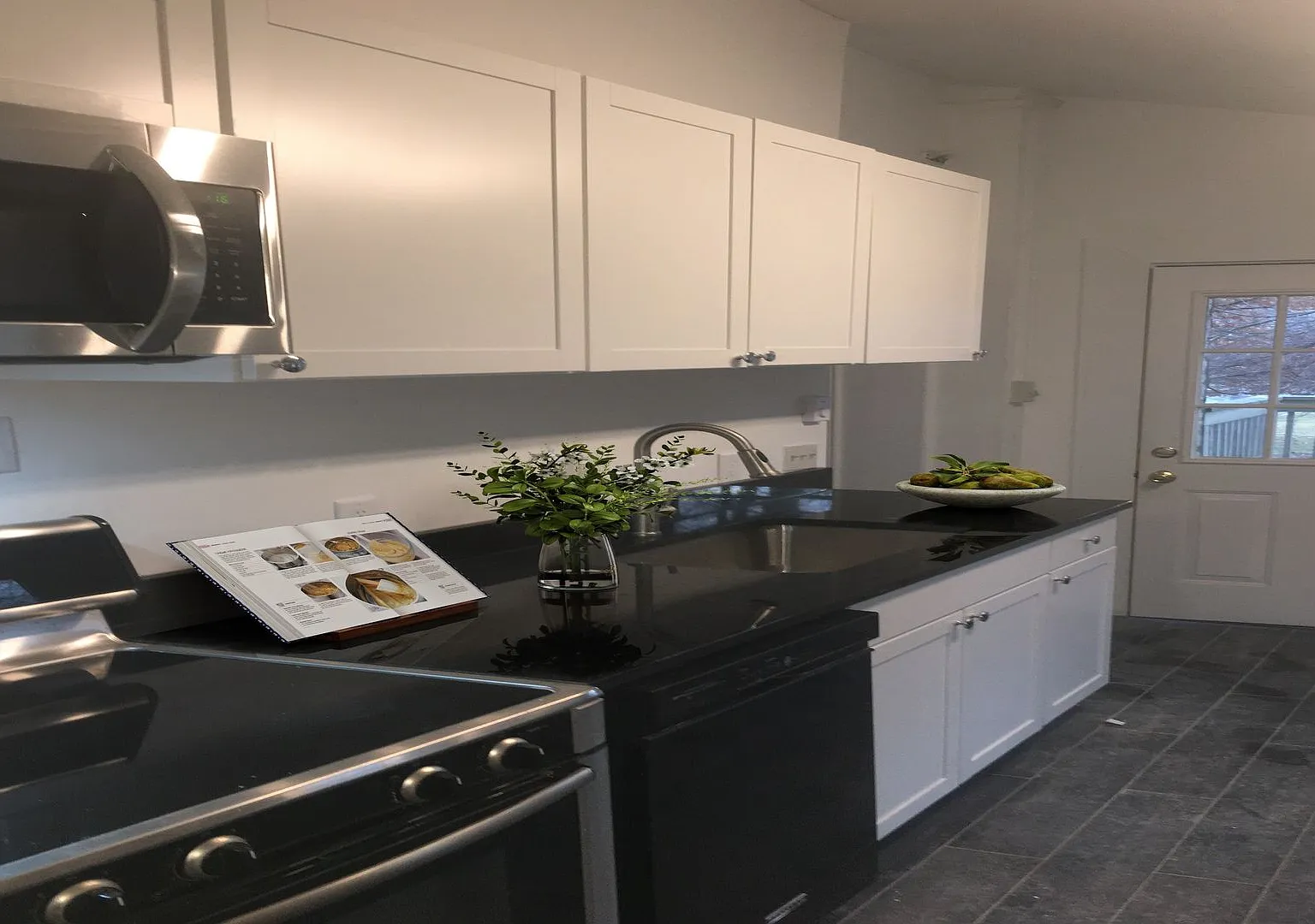 4 Bed / 1.5 Bath - Renovated Home - Convenient Location — Photo 1