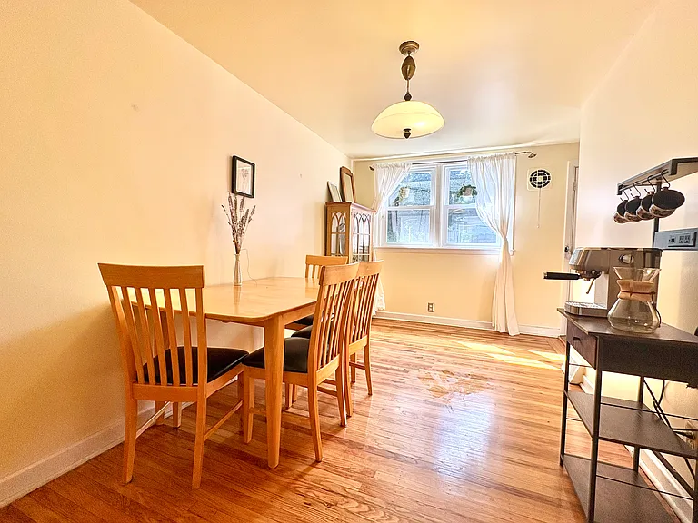 305 E Pleasant St — Photo 4