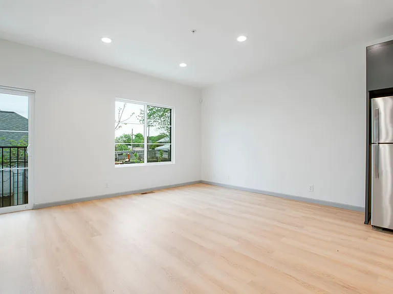 Quaker Condos - $300 Off Immediate Move-Ins! — Photo 27