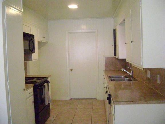 5th image of 3118 Rolling Hill Dr