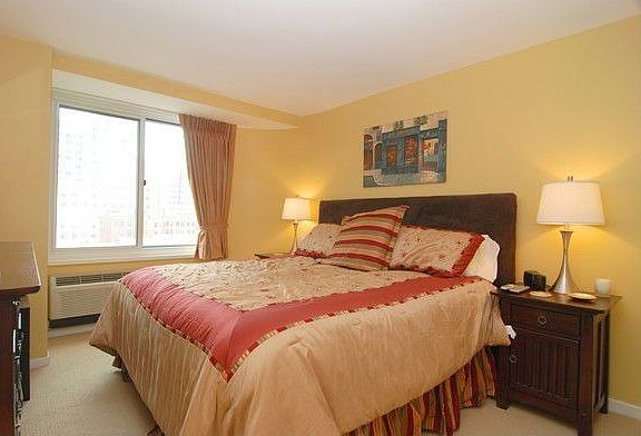 5th image of 211 E Ohio St APT 1222