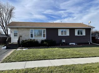 530 9th Ave SW, Valley City, ND 58072