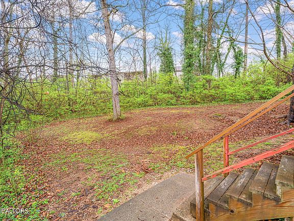 5th image of 153 Wade Ln