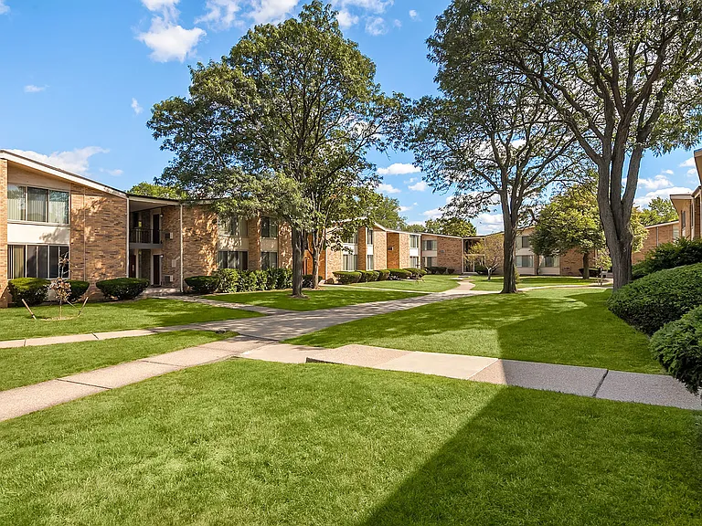 Oakwood Villa Apartments — Photo 10