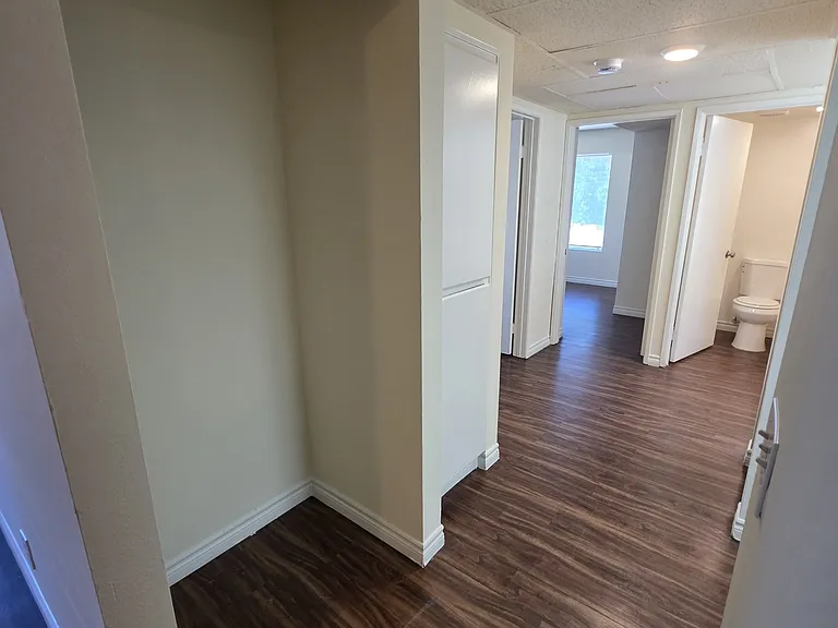 344 W Chevy Chase Dr #7 — Photo 7
