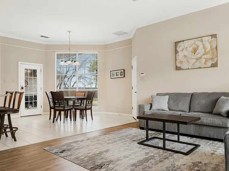 118 W Greenbriar Ln — Photo 17