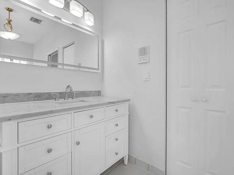 4100 Temple St — Photo 27