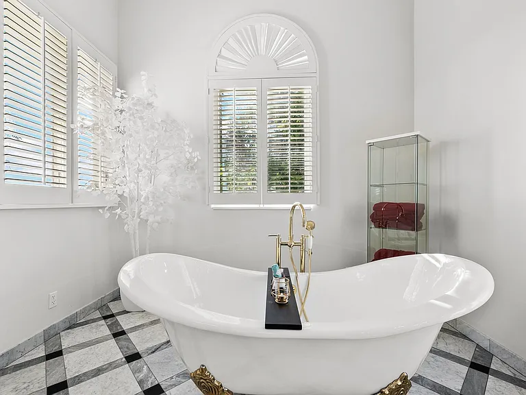 1368 N Doheny Pl — Photo 28