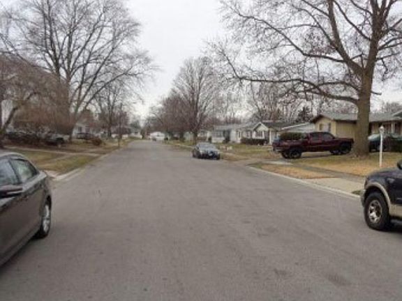 Exterior Neighborhood (street photo)