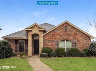 11128 SW 40th St, Yukon, OK 73099