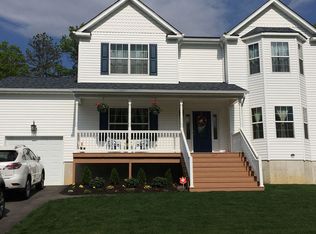 96 Madeline Rd, Ridge, NY 11961