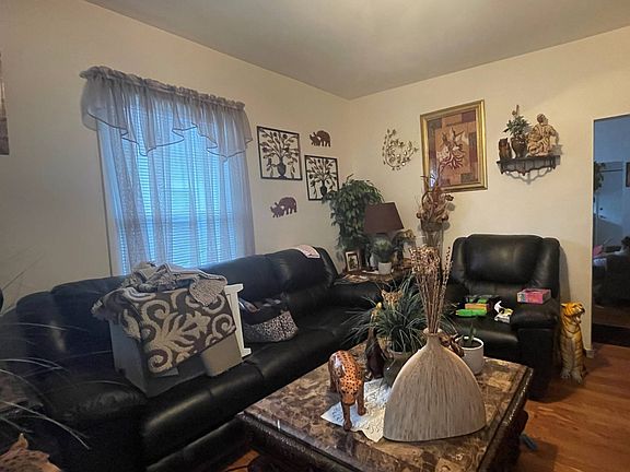 4th image of 1010 & 1010-1/2 W Virginia Ave