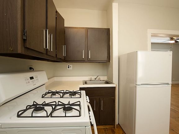 4th image of 3722 Pine Grv #E5