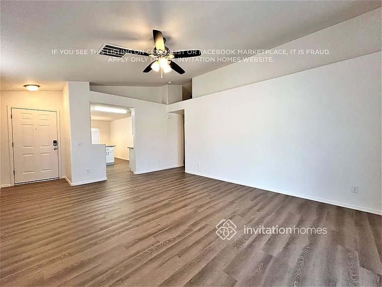 12014 W Holly St — Photo 2
