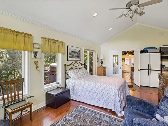 5th image of 2301 Lakeview Dr