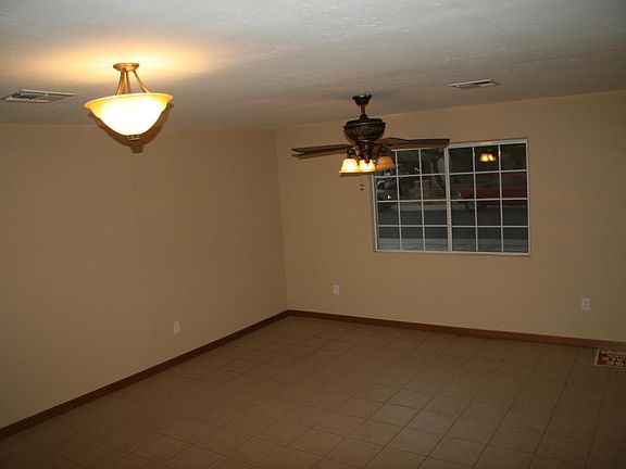4th image of 7620 W Meadowbrook Ave