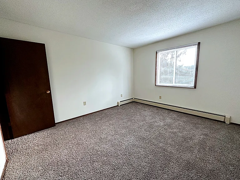 Bedroom, second angle
