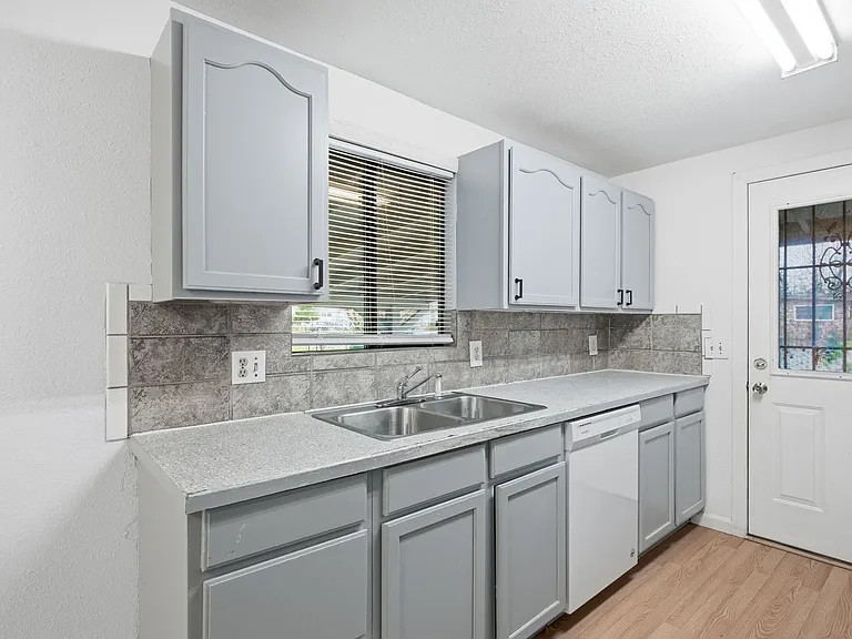 11851 SE 170th Pl #RENTON1 — Photo 13