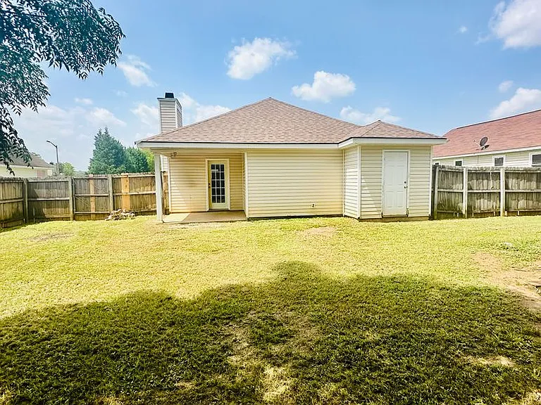 318 Chadwyck Cir — Photo 18