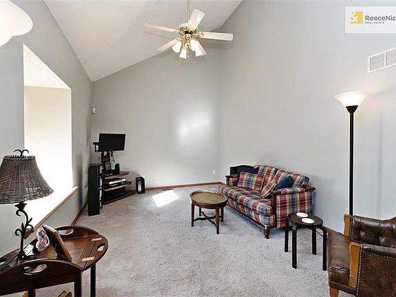 3rd image of 405 S Schubert Dr