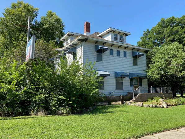 601 W 9th Ave, Winfield, KS 67156