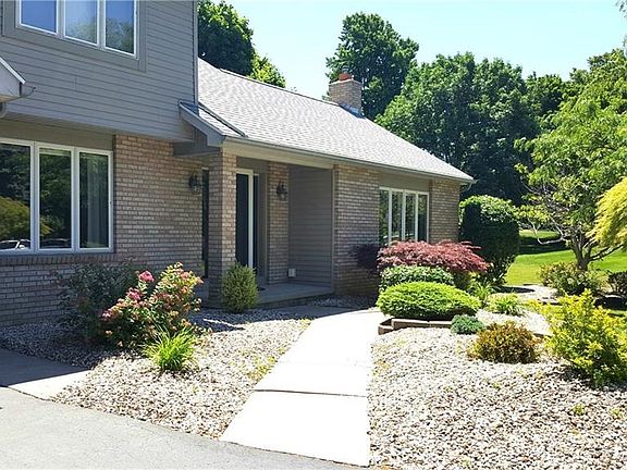 2nd image of 652 Ivy Woods Cir
