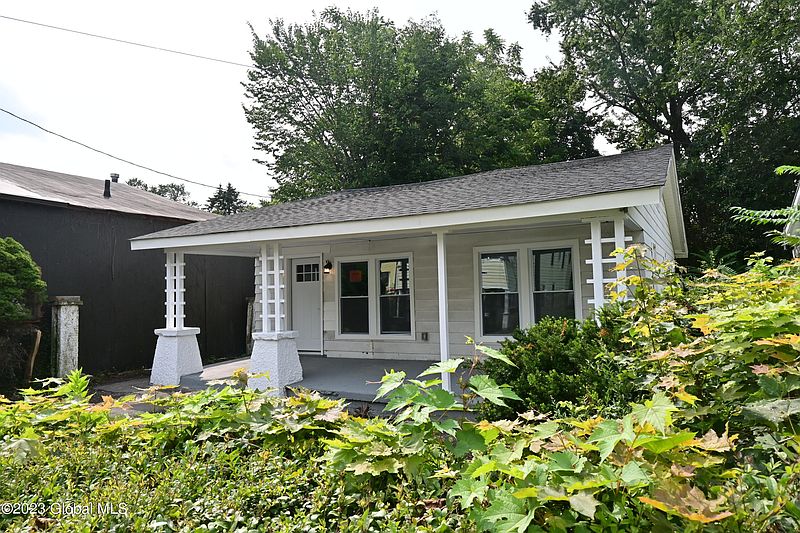 3rd image of 12 Stannard Avenue