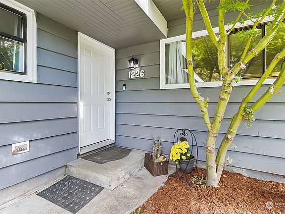 3rd image of 1226 K Street NE